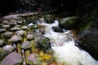 逃出塞里洛斯村